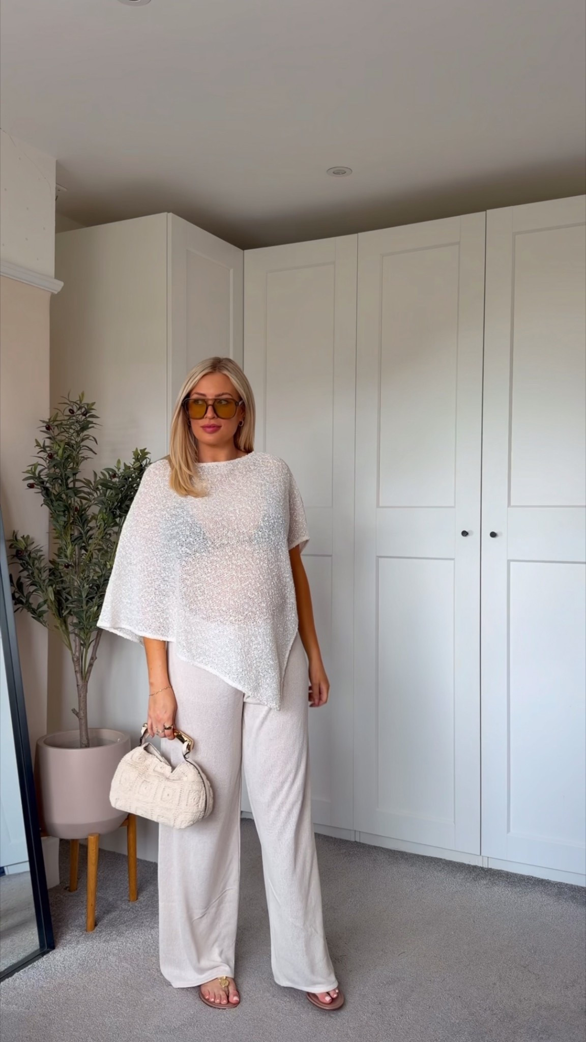 Comfy summer outfit 💖 if you click the links the right colours will come up!