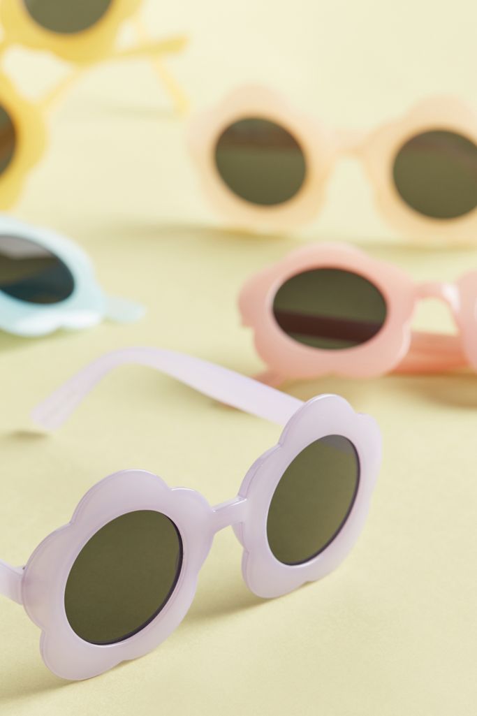 Loves Me Not Flower Round Sunglasses | Urban Outfitters (US and RoW)