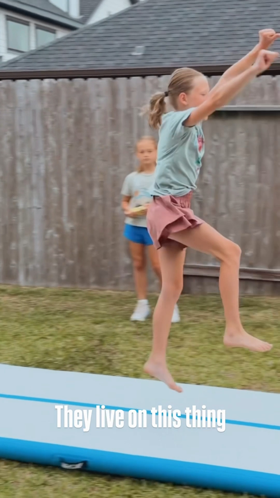 Safe to say this was an AWSUM find 🤸🏼‍♀️✨

Parker out here landing her aerial like a pro and this inflatable gymnastics mat makes it so much easier (and safer 🙌🏼). Perfect for practicing at home without worrying about hard falls.

If you’ve got a little tumbler, this is a must 💗