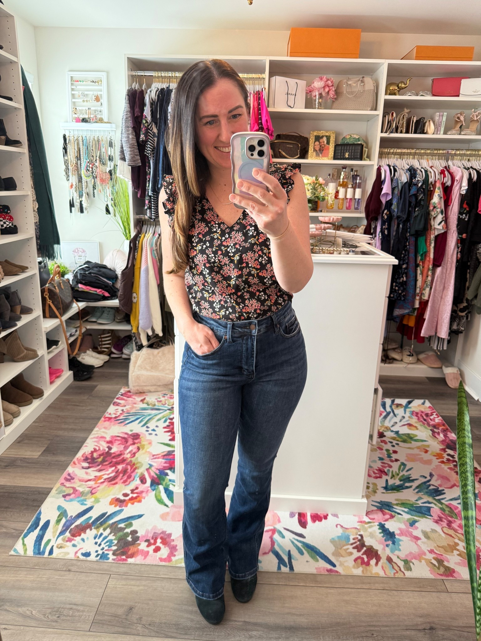 These jeans are game changers- run to @emmalousboutique and grab 10 pair! #ad 

#LTKmomlife