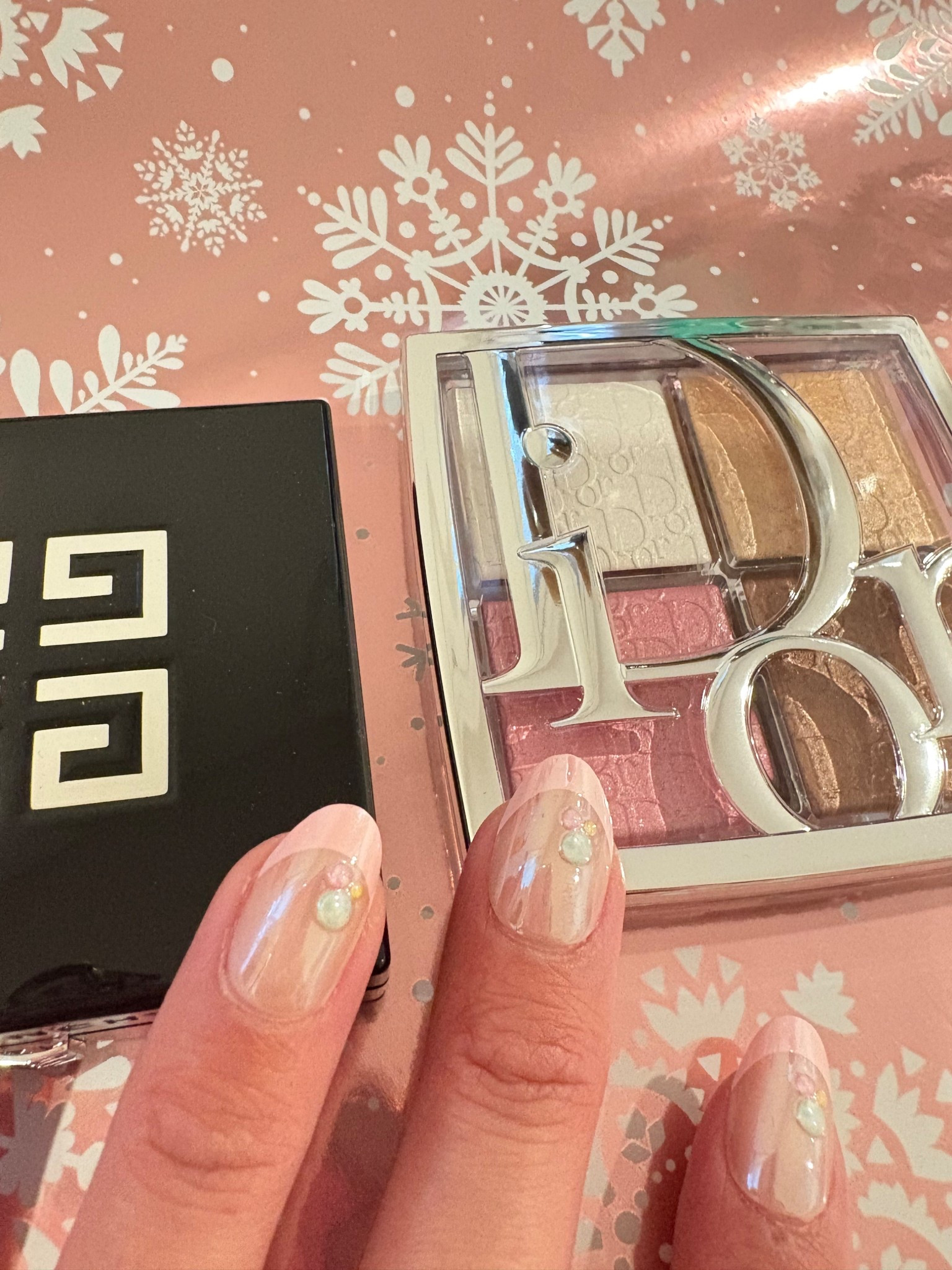 Glow face palette 
Blurring and color corrector pressed powder 

#LTKGiftGuide #LTKFindsUnder100 #LTKHoliday