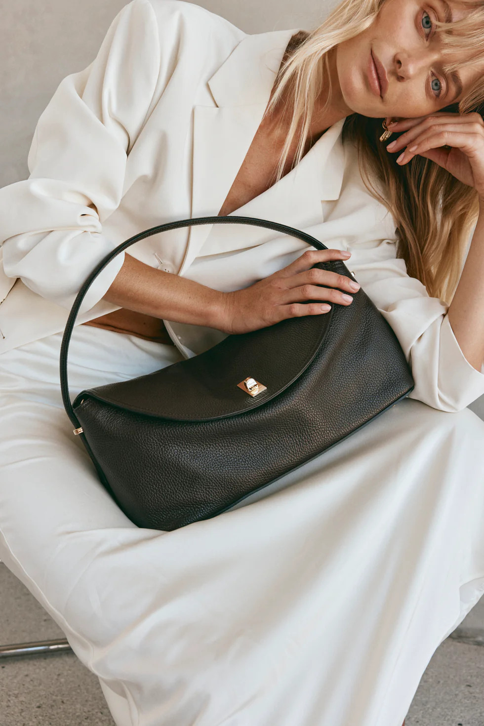 Sloane Large Dark Chocolate Leather Top Handle Crossbody | VESTIRSI