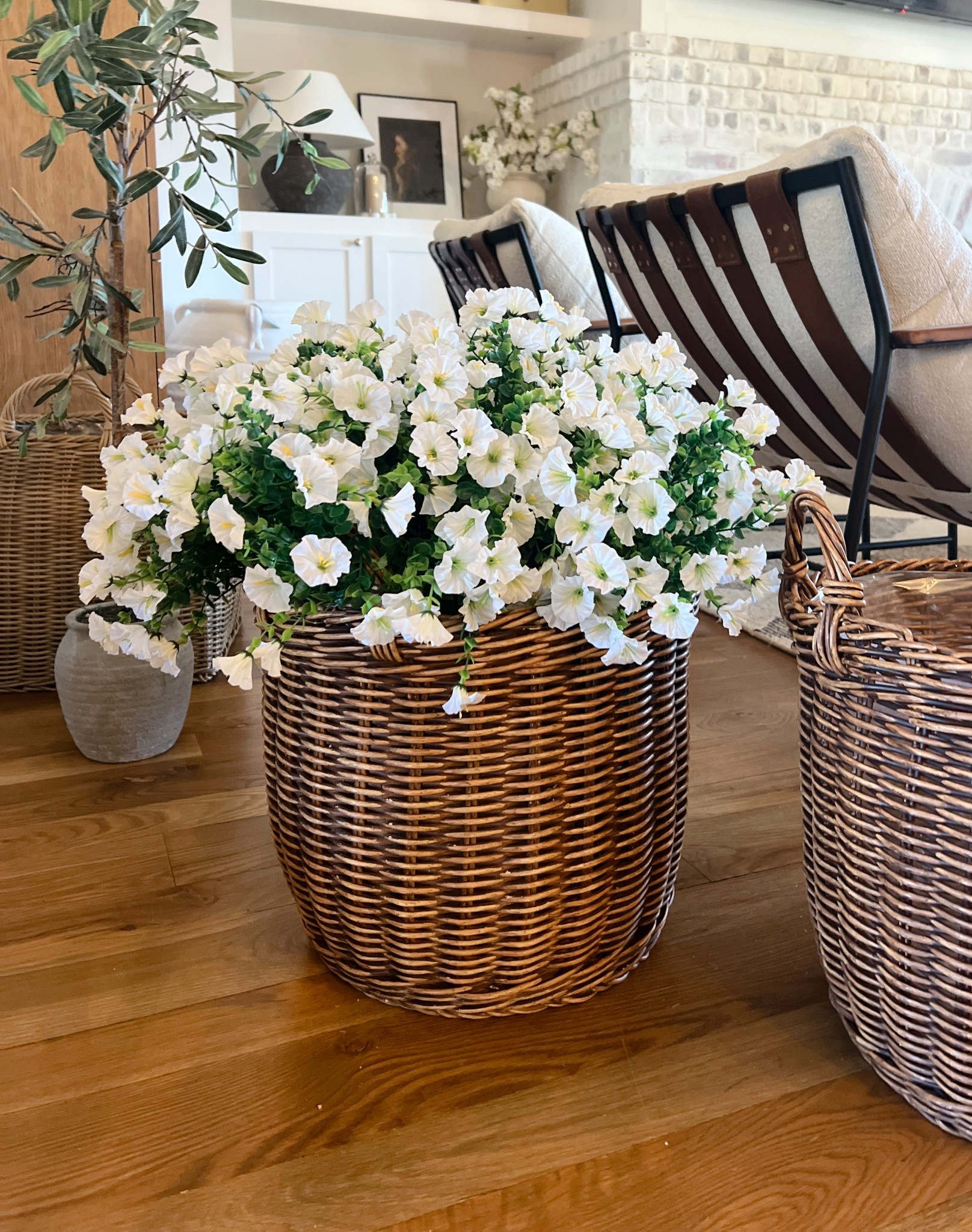 Spring decor flowers #amazonhome #spring #spring2025 #flowers #fauxflowers 

#LTKSpringSale #LTKHome #LTKSeasonal