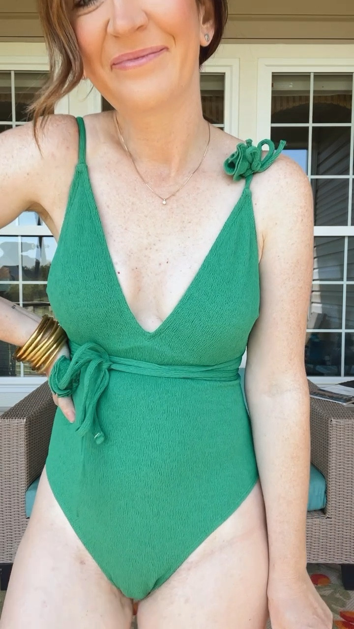 Swimsuit 
One piece swimsuit 

#LTKfindsunder50 #LTKover40 #LTKswim