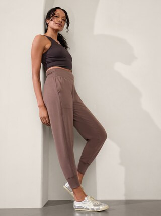 Coaster Luxe High Rise Jogger | Athleta Canada