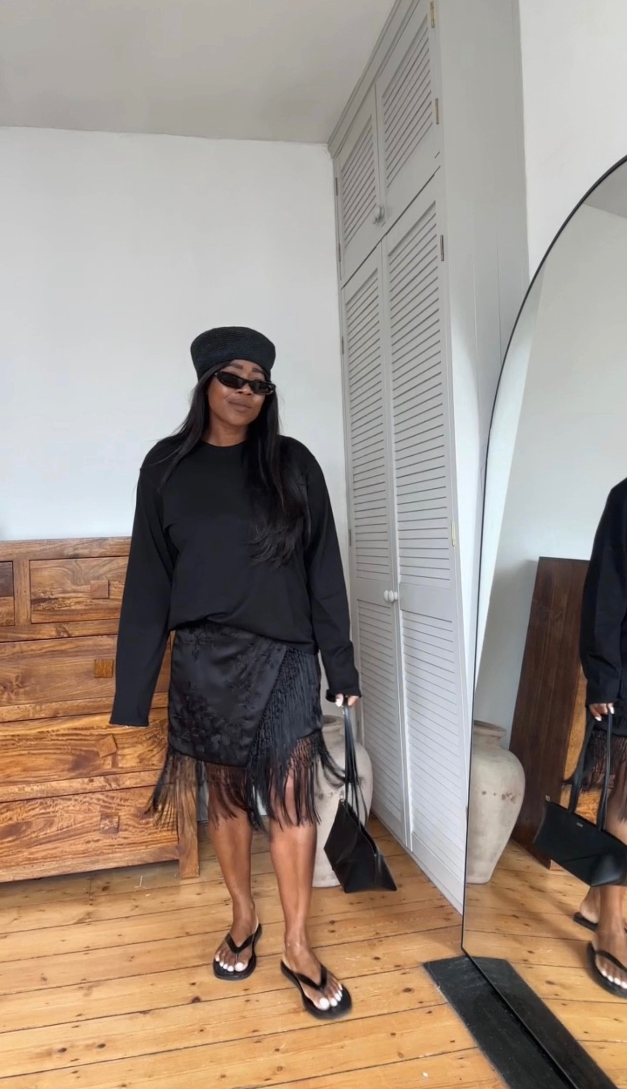 An all black look, but playing around with textures. Raffia, cotton & leather + the fringe detailing adds to much interest to the look 🖤 A ‘Summer in the city look’ I have saved x 
 

 