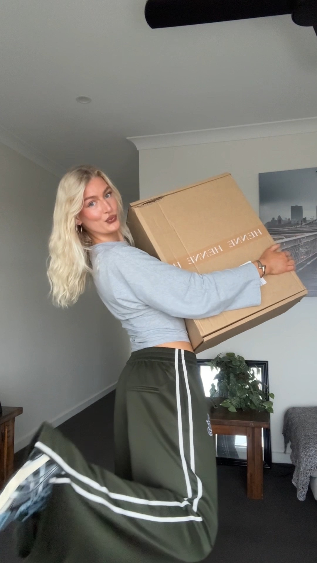 Unboxing the viral Henne trench coat (I wear a S) ⭐️ #henne #unboxing #tallgirlfriendly

#LTKaustralia #LTKwinter