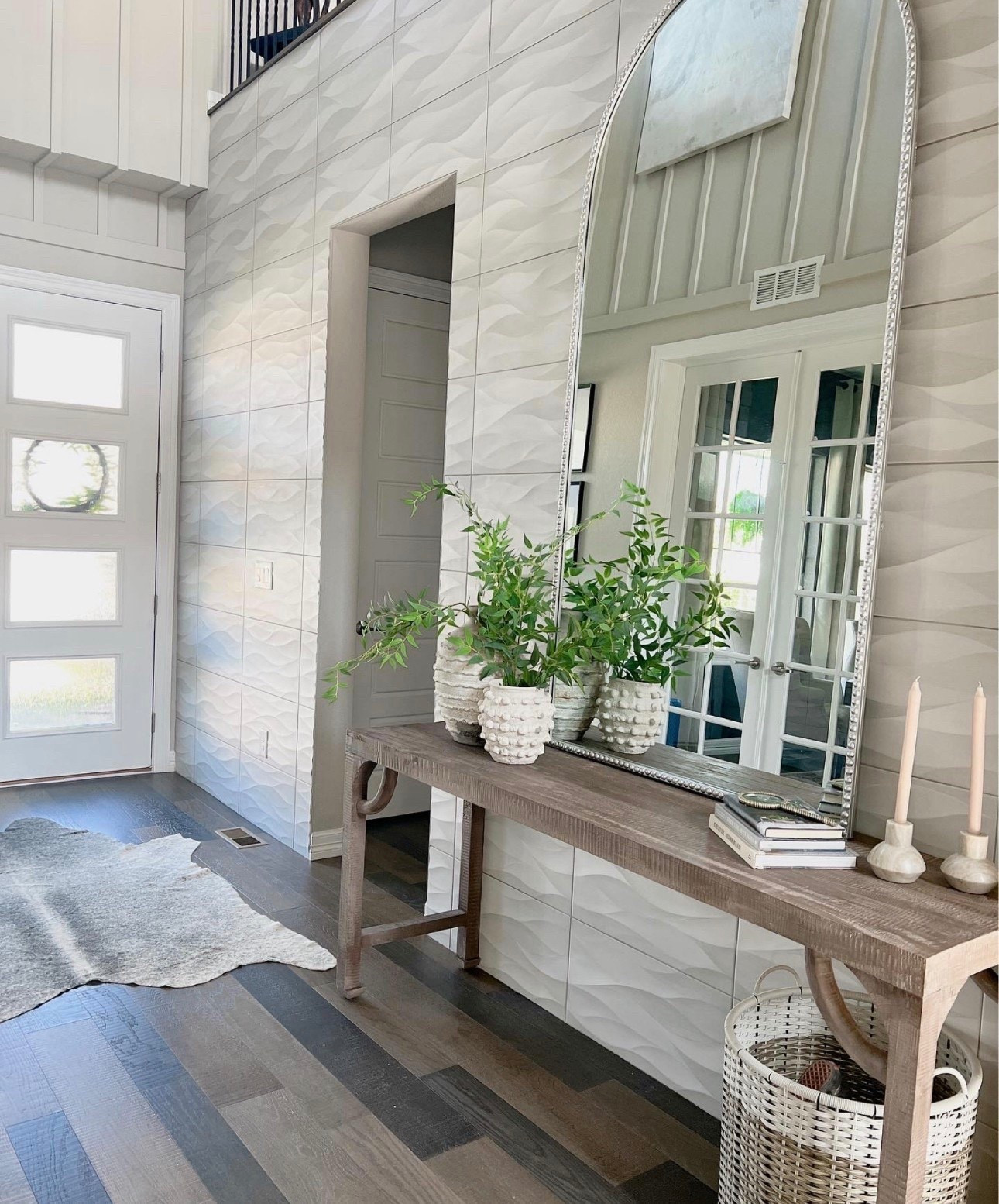 Foyer decor ideas 


#LTKHome #LTKOver40 #LTKdayinmylife