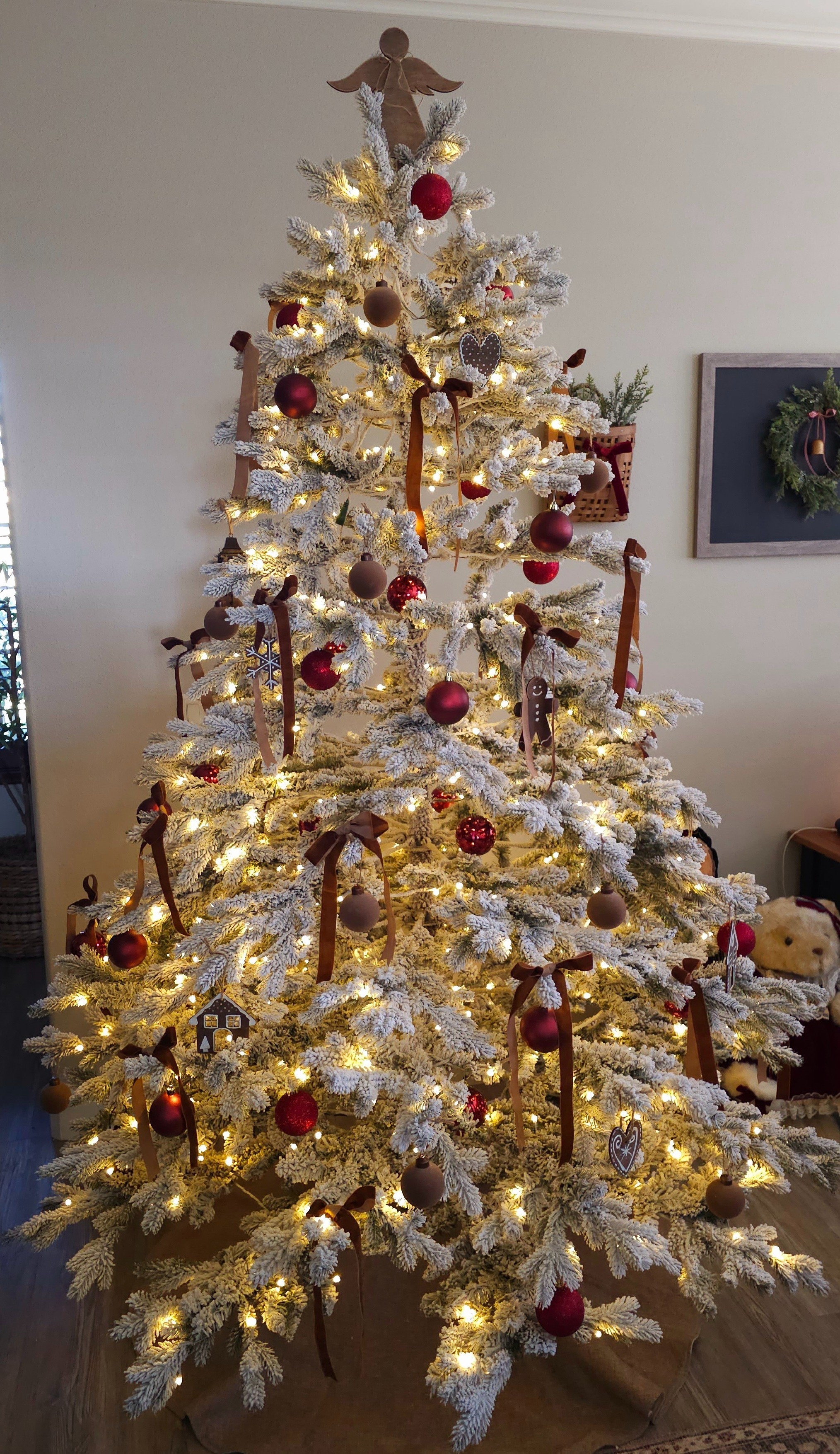 If you love and beautiful flocked tree, this one is perfect. It has twinkling lights that make any space look magical!! White tree /Flocked tree /Traditional Christmas /Christmas tree /Neutral Christmas /Christmas tree decor / Ornaments /Velvet ribbon /

#LTKHoliday #LTKHome #LTKSeasonal