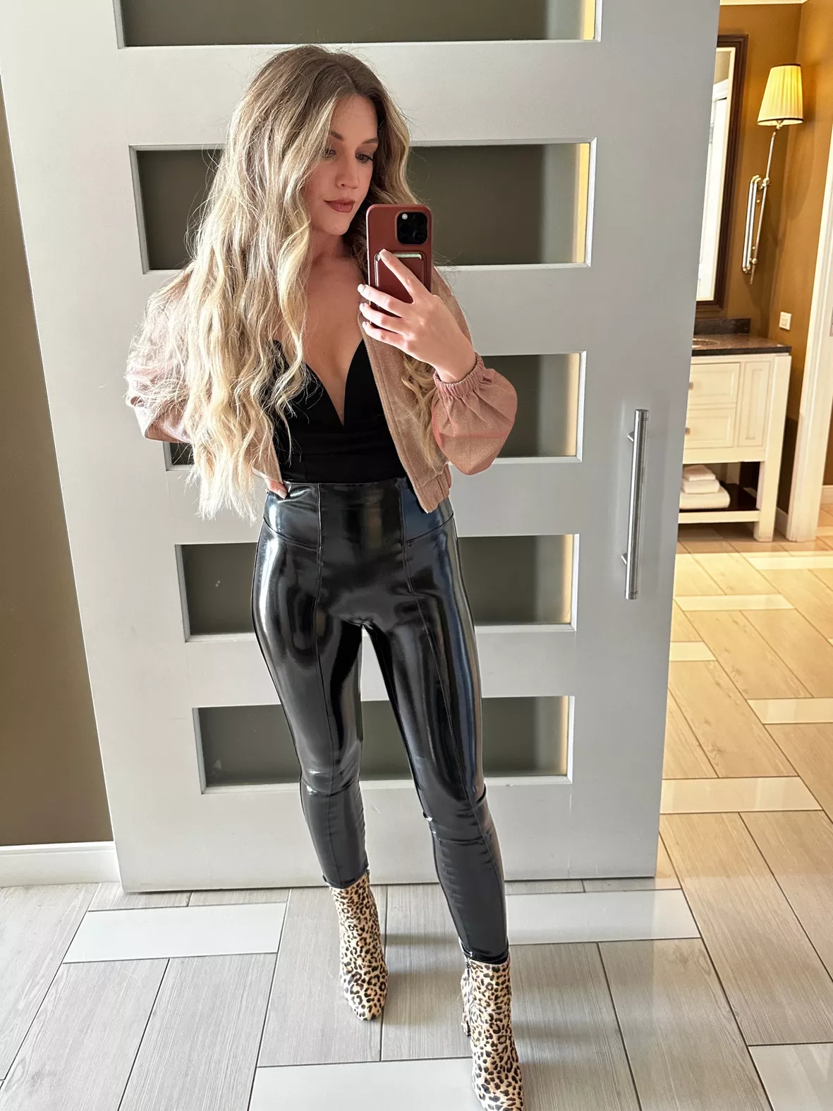 Patent leather leggings have now entered the chat. 🖤 I'm so