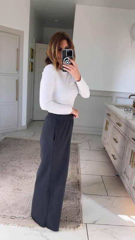 Loose fitting clothing and anything forgiving in the waist = my bestfriend lately. Loving these wide leg, baggy sweatpants extra and grabbed them in both colors months ago. I tried to link them forever and now they show up as a new arrival! 🤔 Anyway, they are so good. Size down if between sizes! I’m wearing a size small. #fashionoverfifty #ltkover50 #fibroidssuck

#LTKVideo #LTKover40 #LTKstyletip