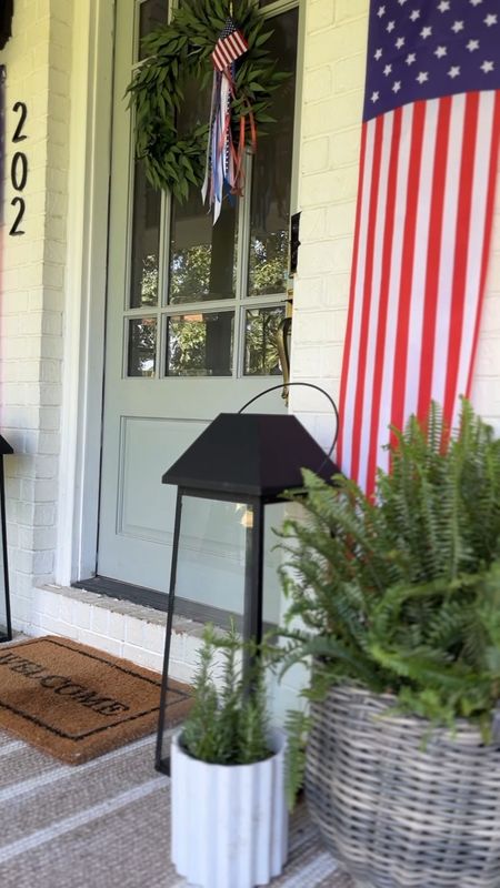 Summer porch decor for Memorial Day and 4th of July! 