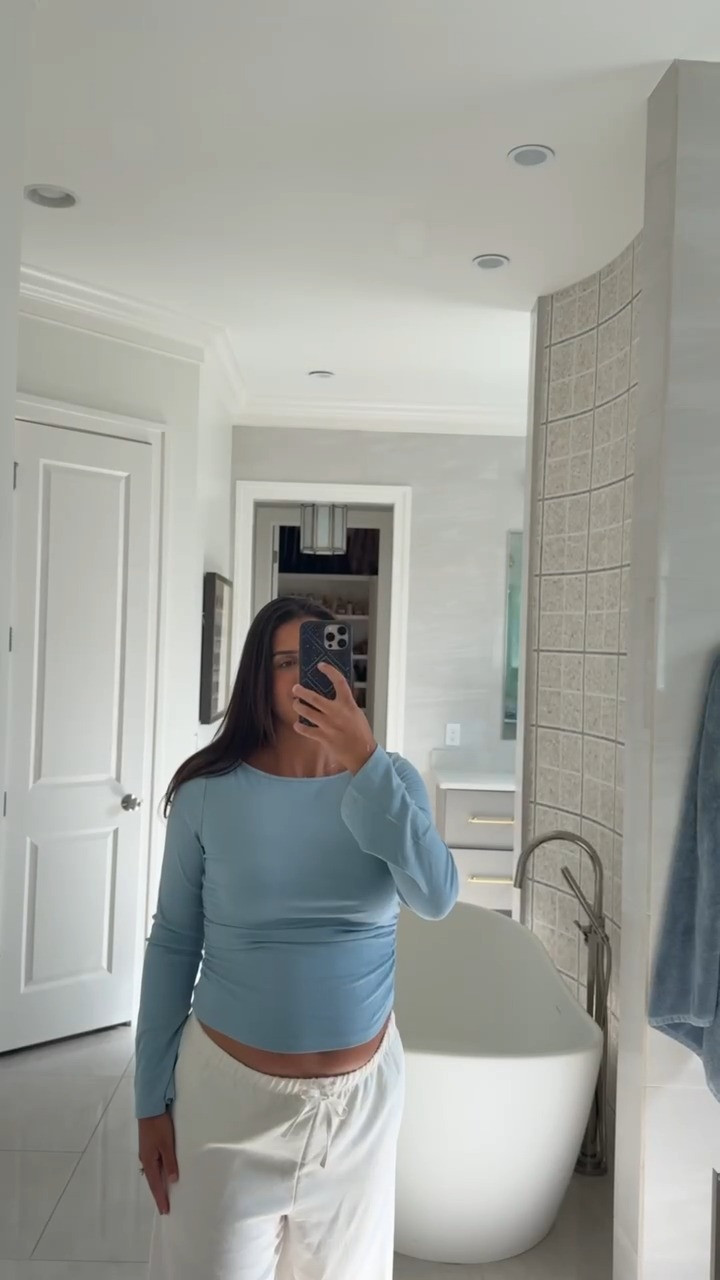 large in top & bottoms!

trendy sweatpants, lounge pants, travel pants, winter fashion, Grace White