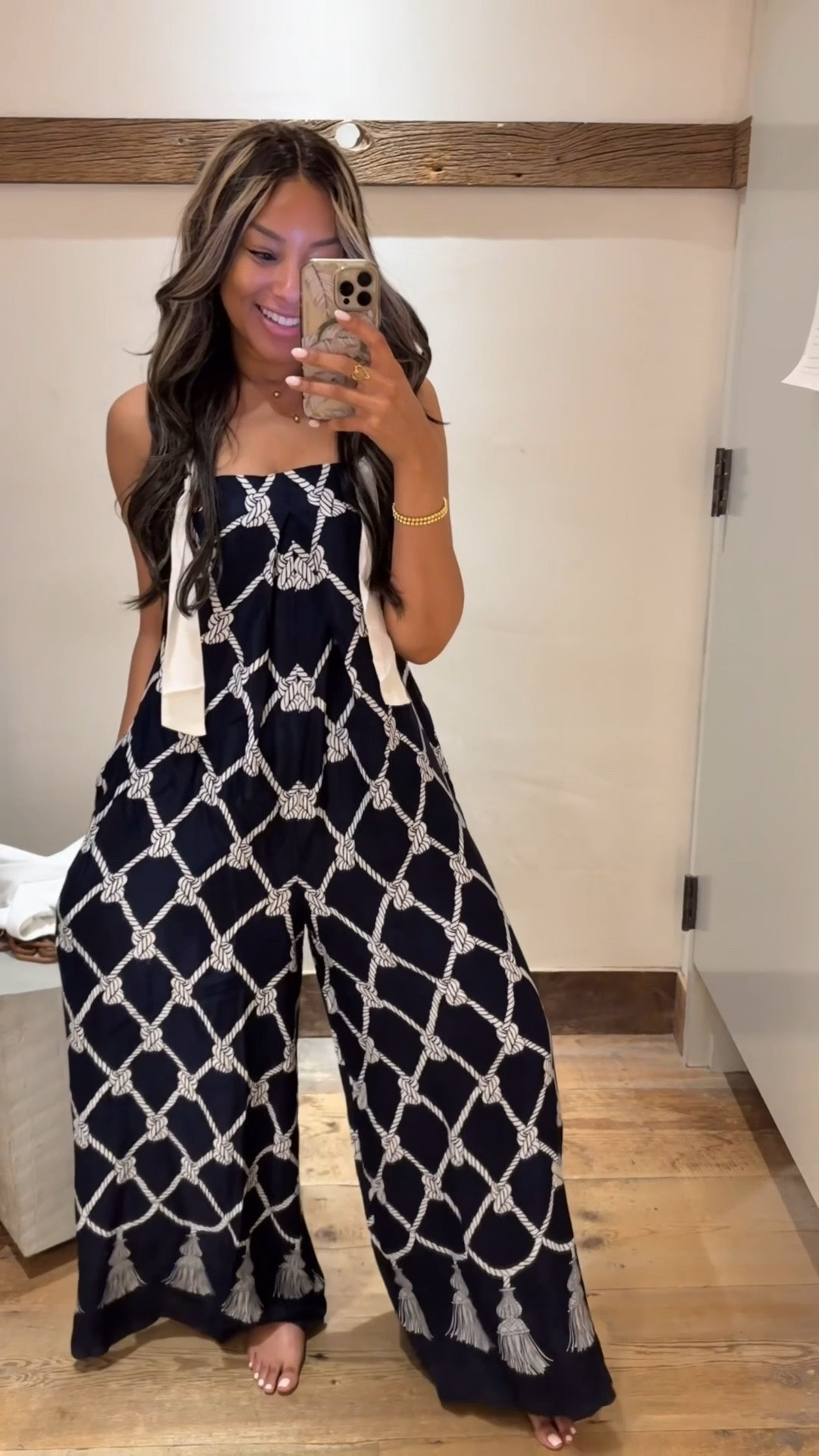 Spotted this cute Anthropologie jumpsuit size XS 😍🤍 very roomy and material feels amazing. Anthropologie is also having a 50% off their sale items right now btw!!!! 🥳

Anthro anthropologie finds wide leg jumpsuit spring outfit summer tie strap printed vacation resort wear flowy flattering try on

#LTKootd