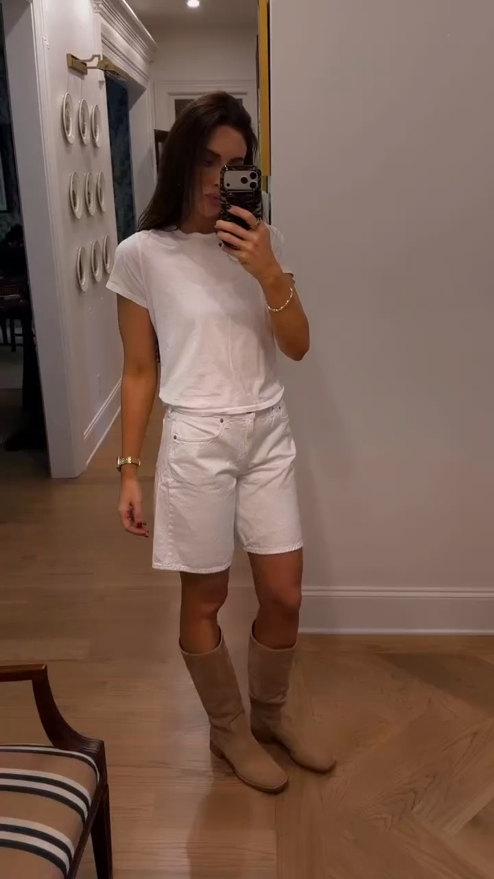 Today’s outfit of the day! I don’t need to wait until it’s cold to wear boots 👢