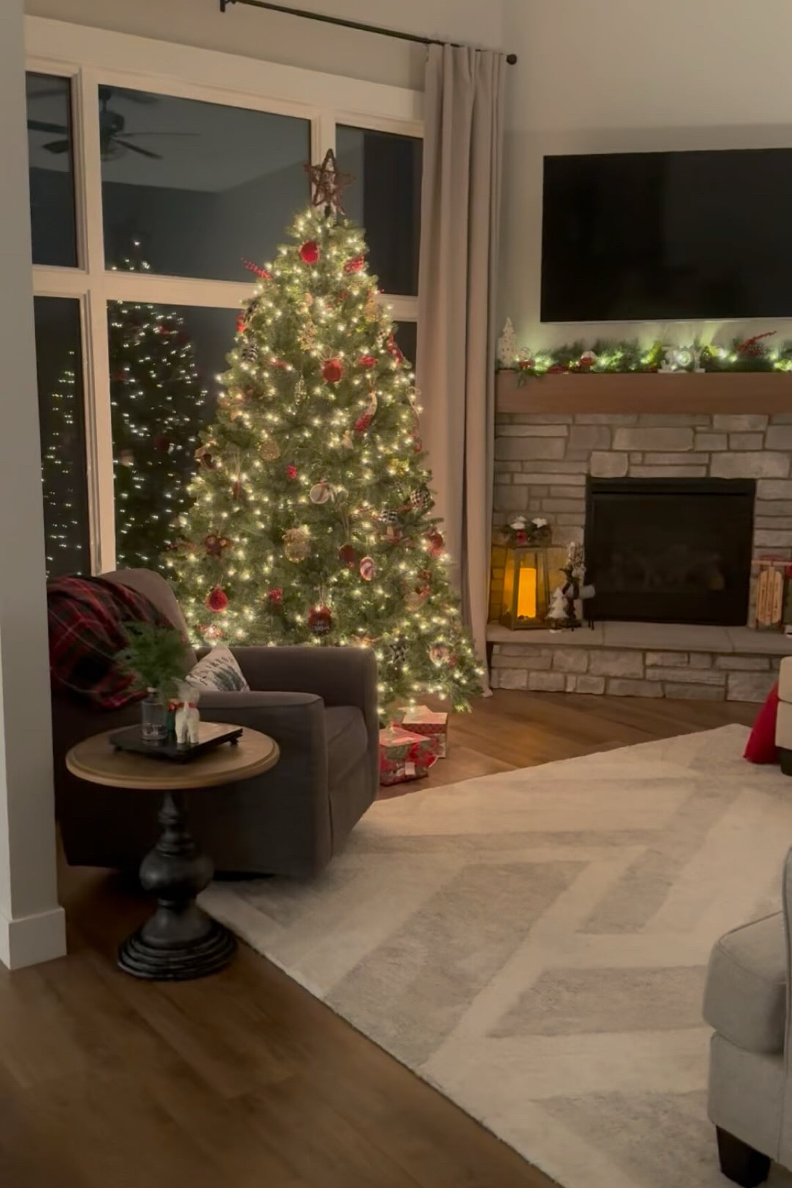 Have you put your tree up yet? This is the first time I have before thanksgiving. We have hosted my family for  the last 20 years and I always felt like I should wait until that was over to decorate. Now that we have moved we will be traveling back home today so I decided to start early. I have to say I am loving this transformation. And the more time I have to sit by the fire and look at the tree the better😍 So cozy and peaceful! 
🎄
🎄
🎄
#mycozyhome  #finditstyleit #thedelightofdecor #howyouhome #mixerofstyles #thatroomiseverthing #prettylittleinteriors #cozyhomeshots #shareyourhomestyle #transitionaldesign #homesweethome #homedecorideas #simplystyleyourspace 
#tistheseason #christmastree #holidaydecor