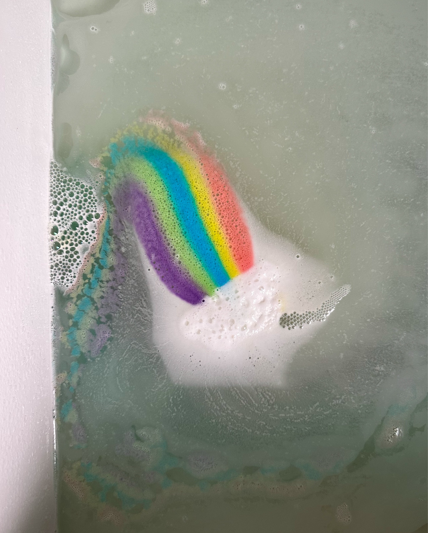 these are the best bath bombs! they come in a pack of 4, smell really good & the rainbow is the coolest.

#LTKfindsunder50 #LTKkids #LTKfamily