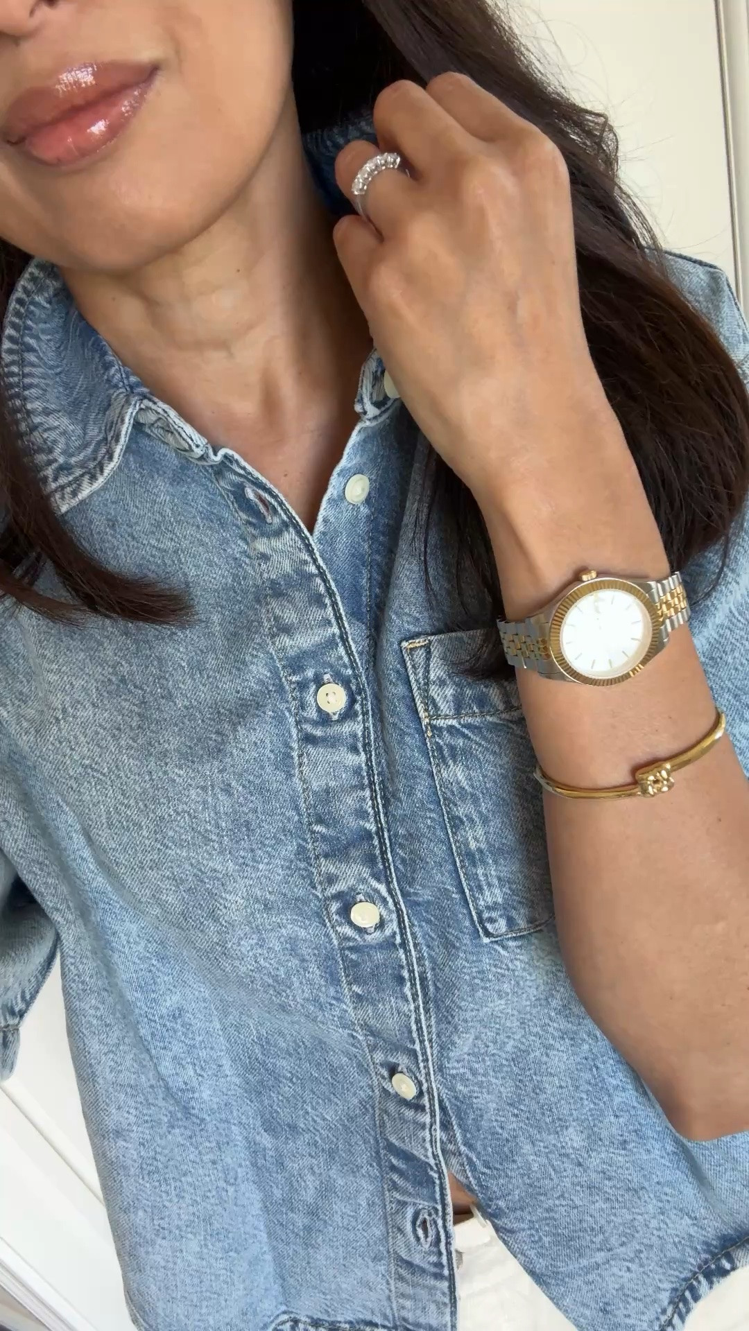 40% off denim shirt. Cute modern cut that you don’t have to tuck in. Relaxed fit. True to size. Nice cotton material.