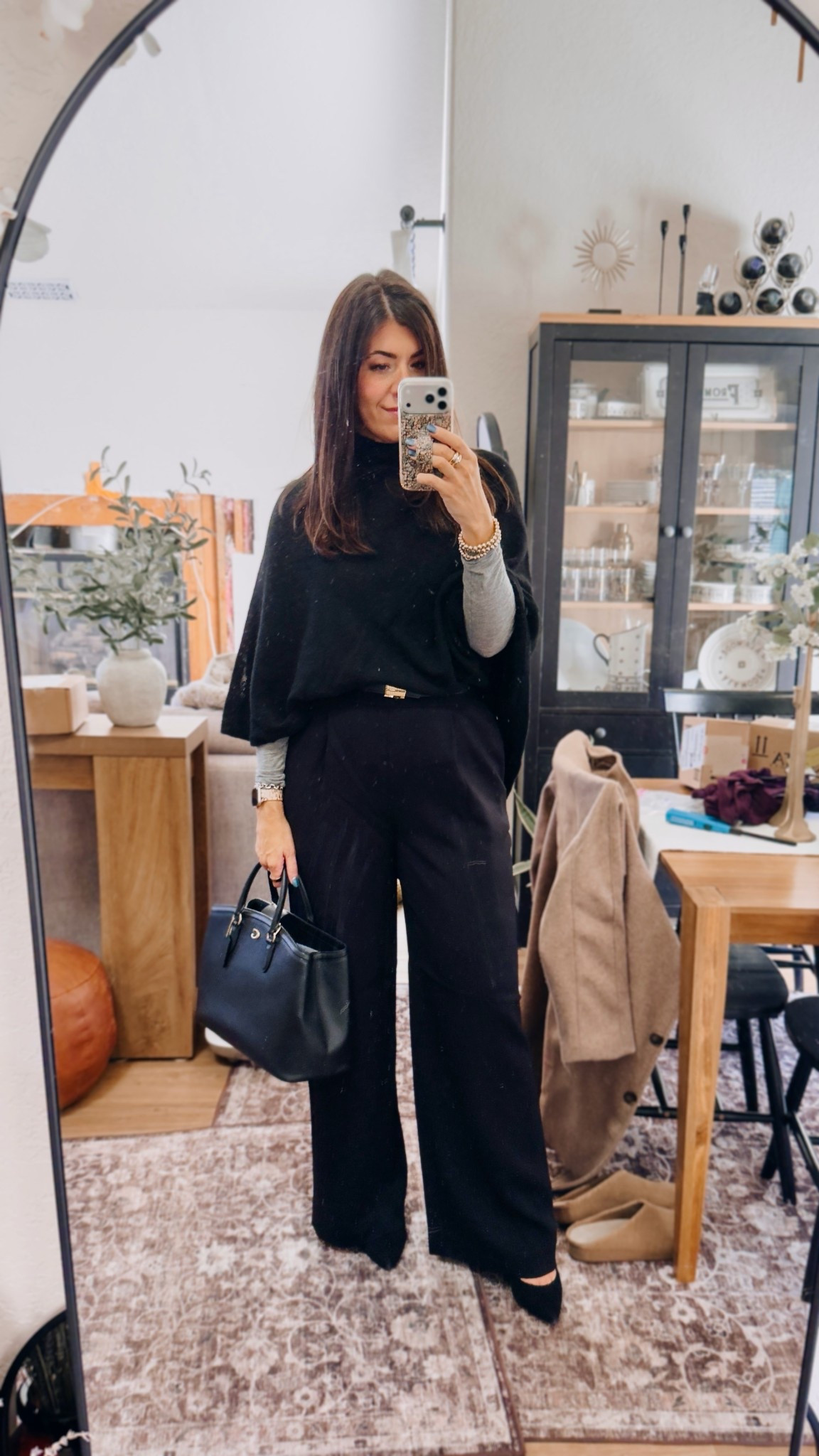 What I wore to work today
Poncho- medium
Gray cashmere shirt-medium
Black pull in trouser-medium
Reversible belt- medium


#LTKWorkwear #LTKMidsize #LTKTall