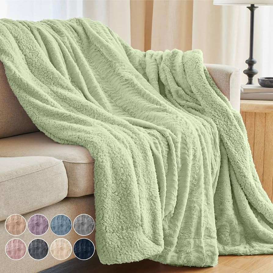 The Connecticut Home Co Throw Blanket for Couch, Soft Luxury Home Decor Faux Fur and Sherpa, Cozy... | Amazon (US)