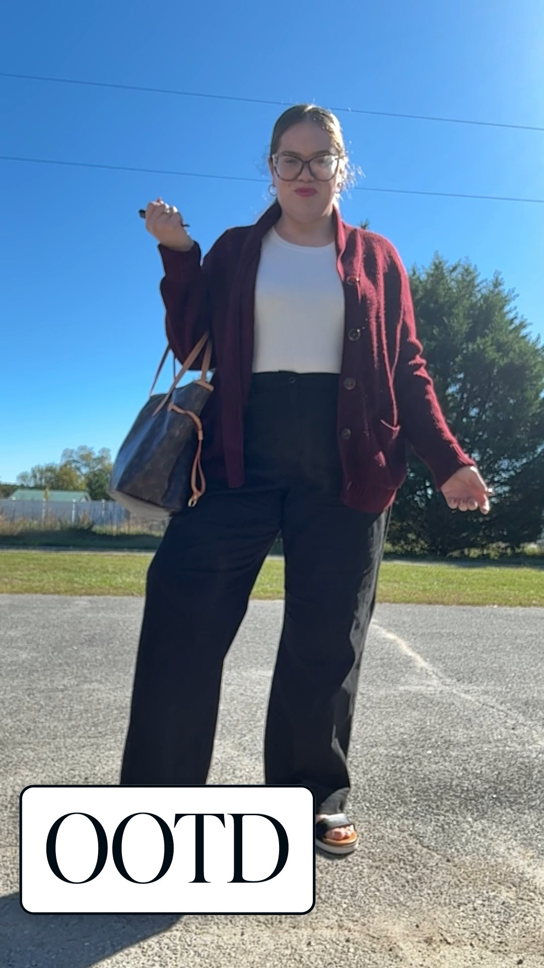 lol at the face expression, but here we are another fall outfit inspo.. on my way to a meeting to had to keep it business casual 🤩🙌🏽

#falloutfit #americaneagle