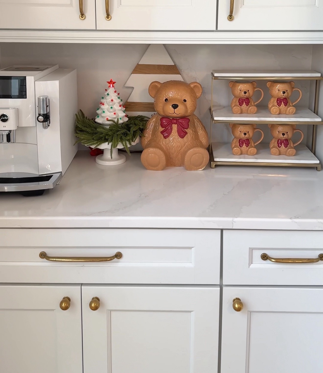 Christmas bear cookie jar. Pottery Barn

#LTKHome #LTKSeasonal
