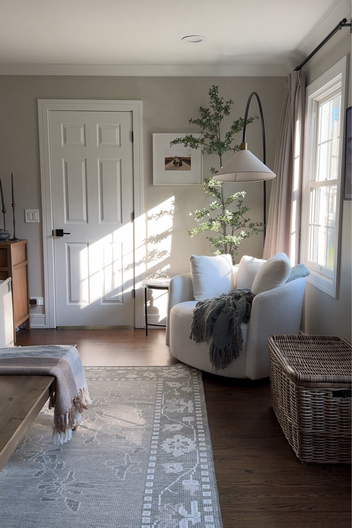 Cozy bedroom relaxing and reading corner 🤍

#LTKHome #LTKStyleTip #LTKSaleAlert
