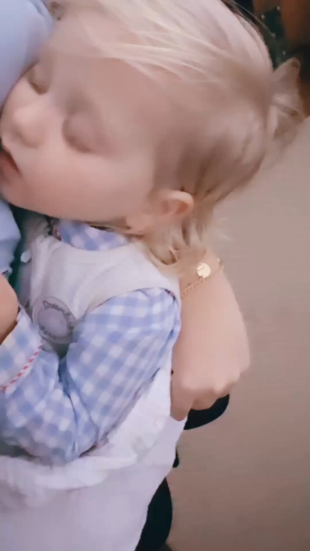 Snuggliest little love this morning - already down for  morning nap after all the fun we’ve been having 🎄❤️ - sweet baby!!! 🤱👶🏼