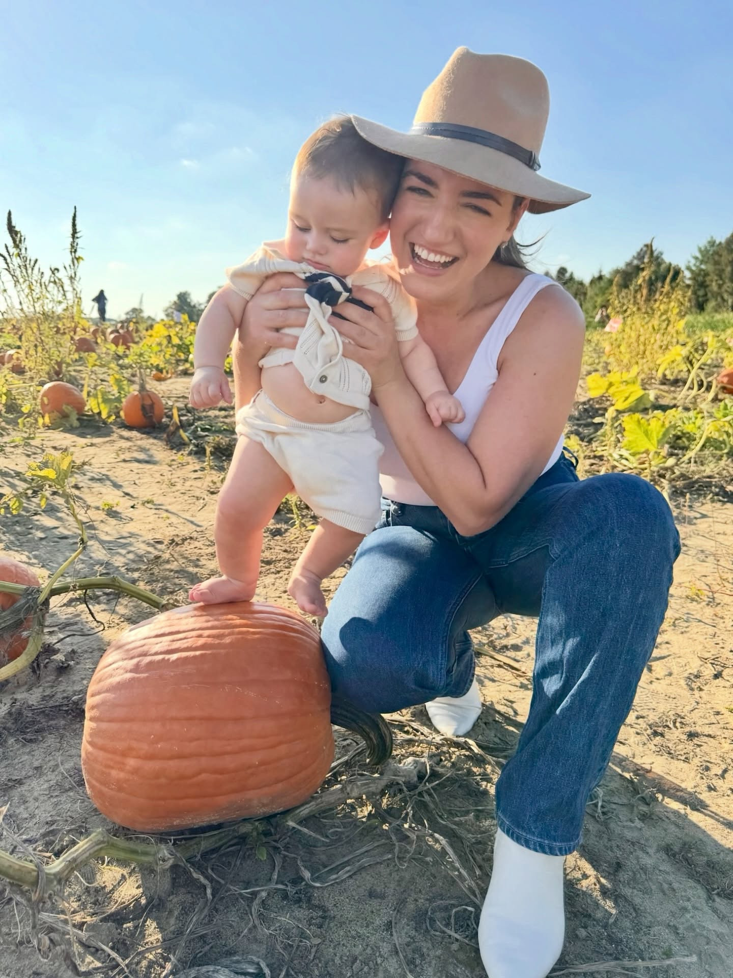 Hello autumn, meet Alex. 🥹🍂🍁
.
.
@johnsonscornerfarm 
@stephensnick22 
Fall, autumn, pumpkin picking, apple picking, sunflowers, Halloween, baby, new parents, motherhood, postpartum, parenthood, boy mom