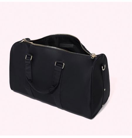 My must have travel bags! Love this black duffle bag from Stoney Clover 