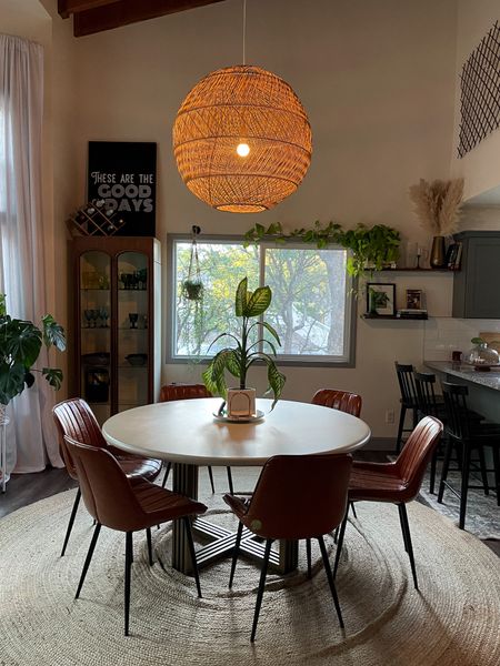 Obsessed with the changes this pendant light just gave my dinning room😍 cozy boho vibes all day 👌🏼