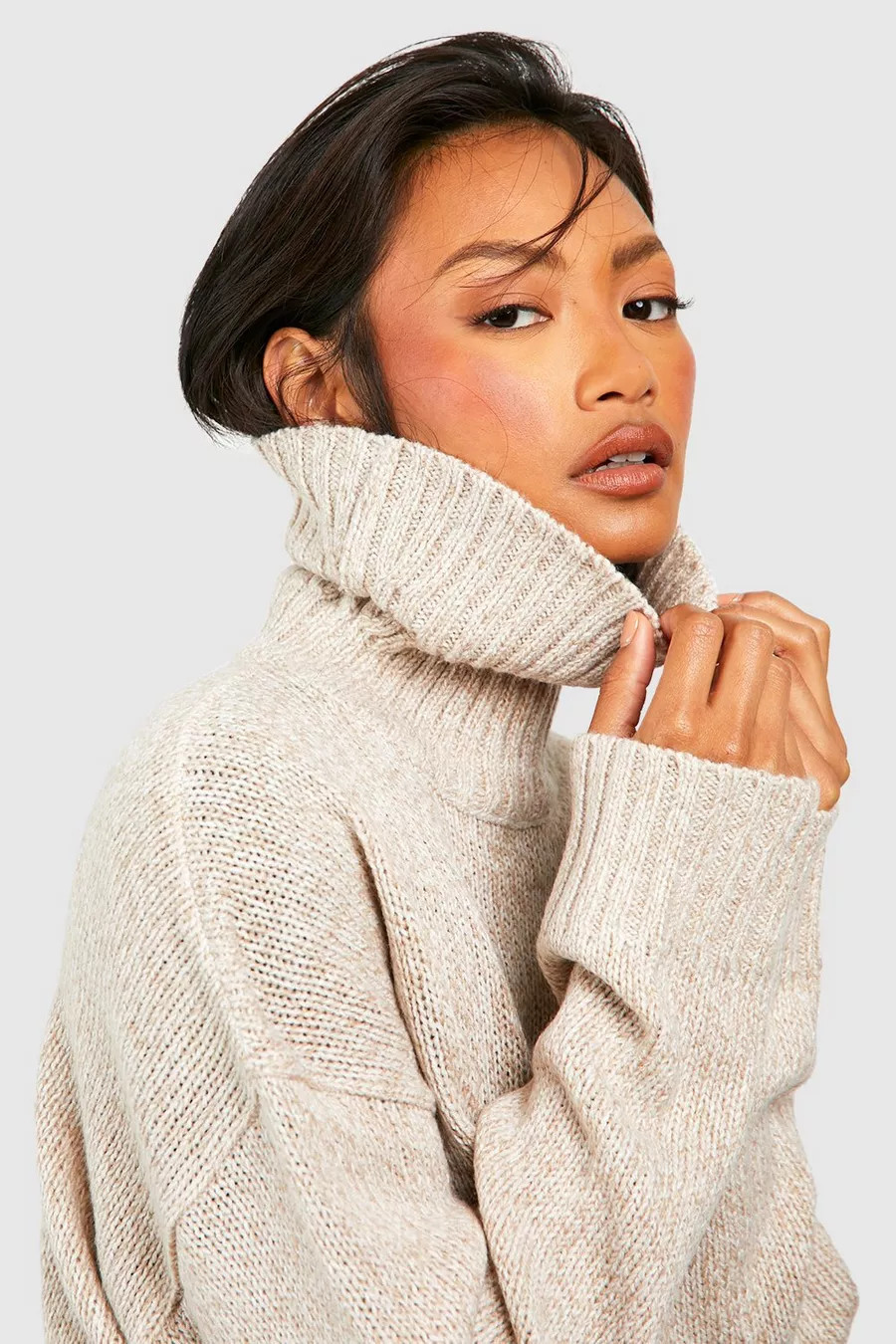 Pull court en maille à col roulé | Boohoo.com (FR)