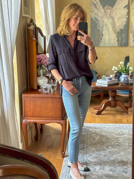 All the blues 💙
.
Shirt @massimodutti
Jeans @laurenralphlauren
Ballet pumps @chanel
.
#springstyle #mystyle #balletpumps #styleover50 #outfitideas #everydaystyle #mymidlifefashion #whatimwearing 

#LTKstyletip #LTKover40 #LTKSeasonal