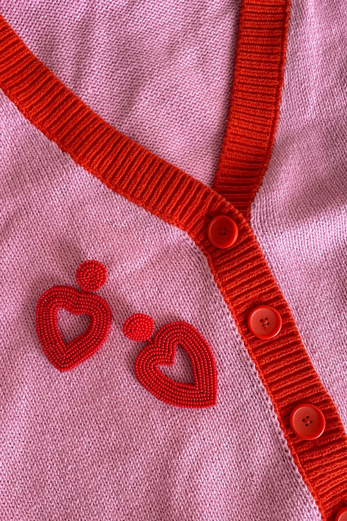 All heart eyes 😍for heart earrings!❤️

These heart earrings are an easy way to make any outfit feel like Valentine’s Day! 


#heartearrings #heartaccessories #orlandofashionblogger #valentinesoutfitidea 