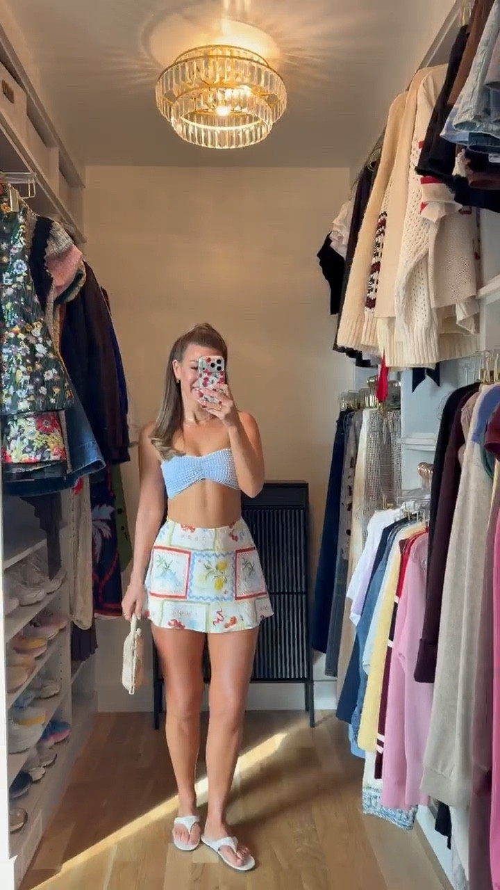 abercrombie sienna skort styled for poolside and for resort wear

i do a xs skort & small top

Vici code: emerson30
Revolve code: tulip
Divi: emerson15

Resortwear
Destination wedding
Summer party
Spring event
Swimwear
Pool day
Coverup
Floral
Crochet

#LTKSwim #LTKTravel #LTKgrwm
