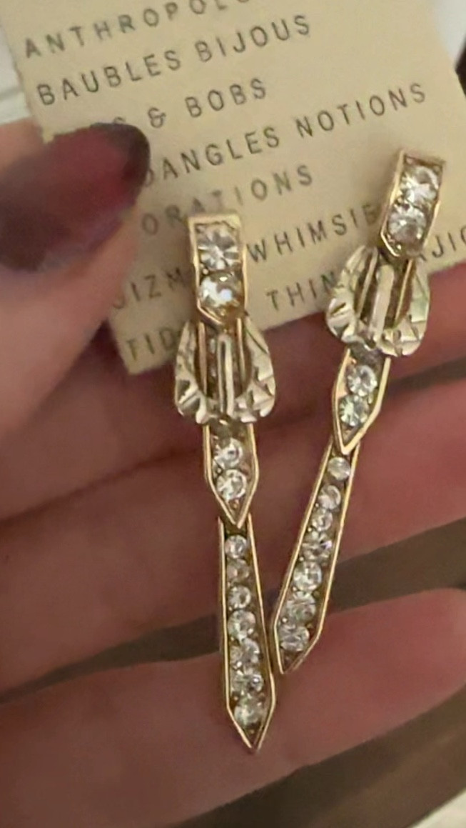 A little sparkle.  
Now 40% off sale!
.
#earring 


#LTKGiftGuide #LTKWedding #LTKSaleAlert