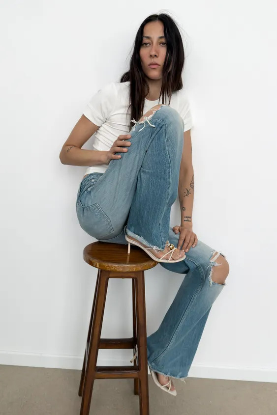 Heeled sandals with a high, thin heel. Thin straps at the front with a metallic appliqué. Rounde... | Zara US