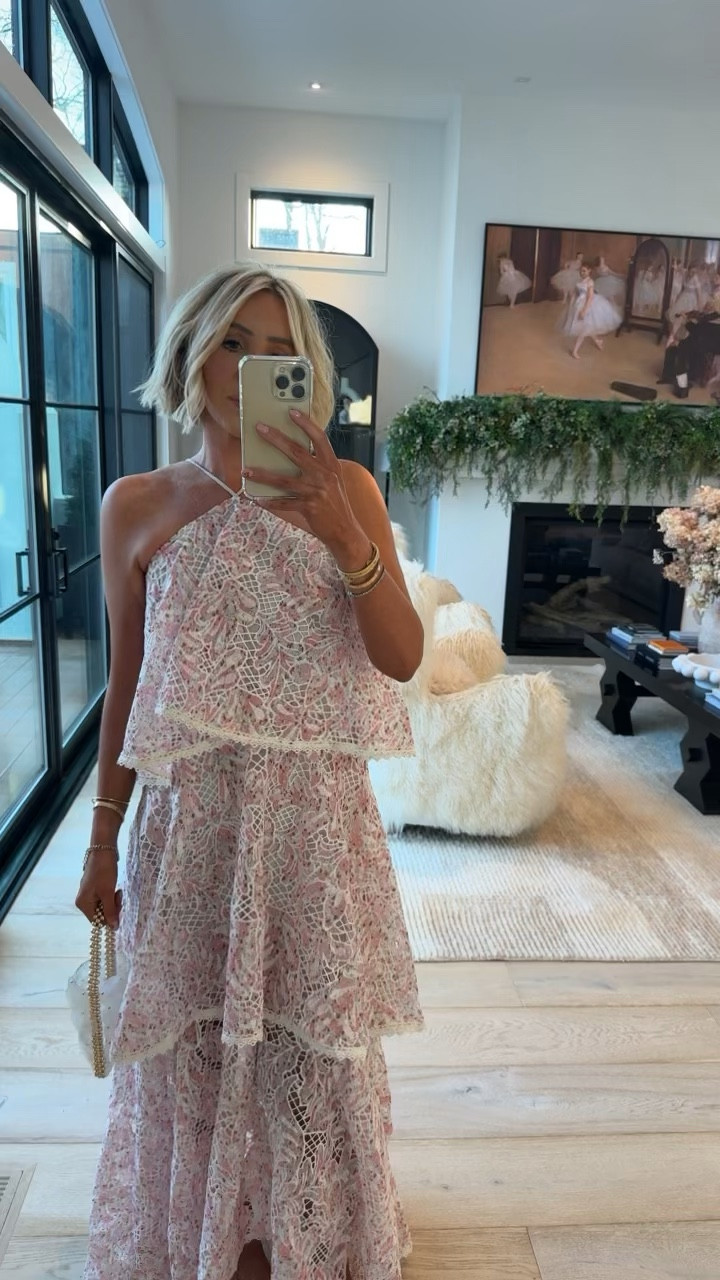 He most stunning dress I’ve tried on in a long time 💗💗💗 perfect for any event or Mother’s Day ✨