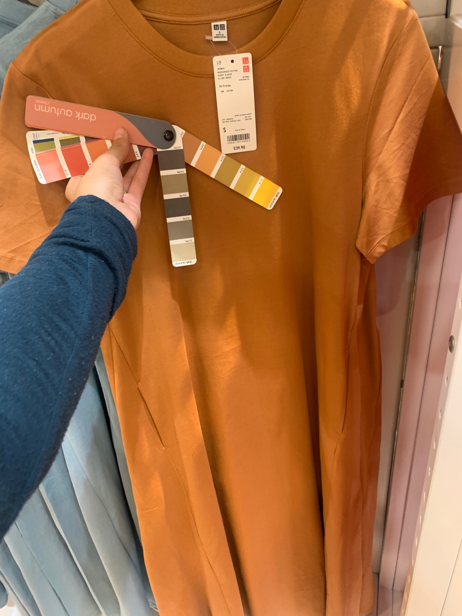 Uniqlo finds - dark autumn. This dress would be so chic for summer with a big raffia belt and into autumn with a little jean jacket. (*not nursing friendly) 

worth signing up for a restock alert or checking your local store - there were tons on the rack at ours!

marigold t shirt midi dress with pockets 