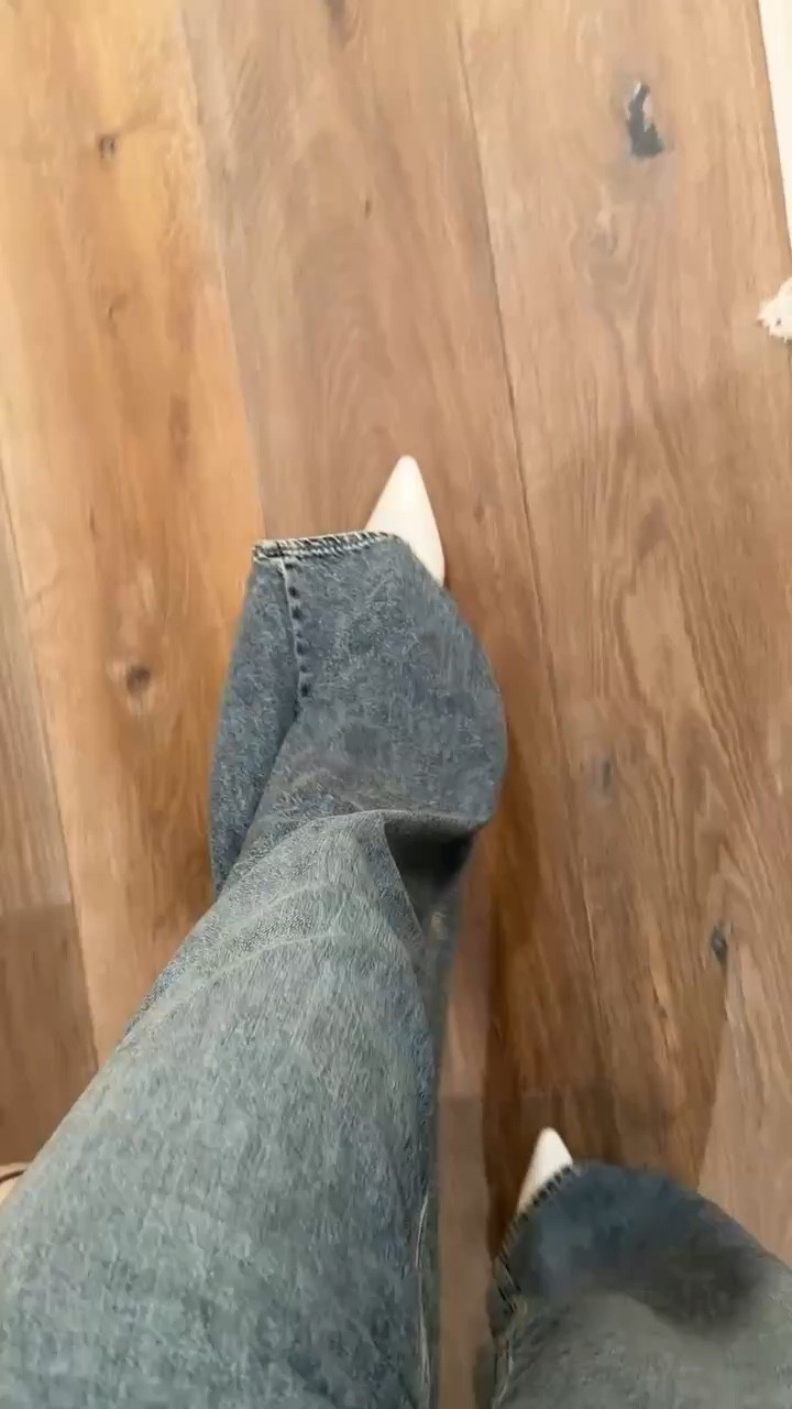 Love love the wash of these jeans! I’m just shy of 5-7” wearing the size 24, I sized down one so I would say they run slightly big #stylinbyaylin #aylin #jeans 

#LTKgrwm #LTKootd #LTKOver40