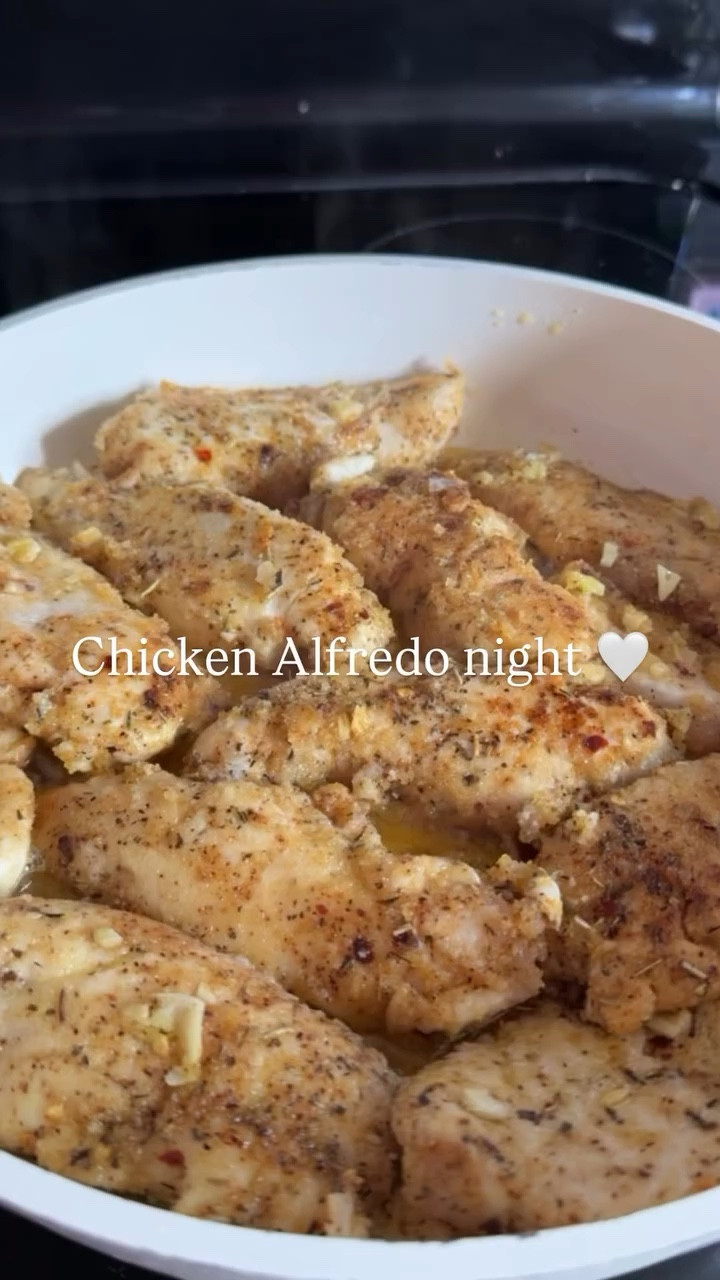 Chicken Alfredo night 🤍

#LTKdayinmylife #LTKfoodie #LTKmomlife