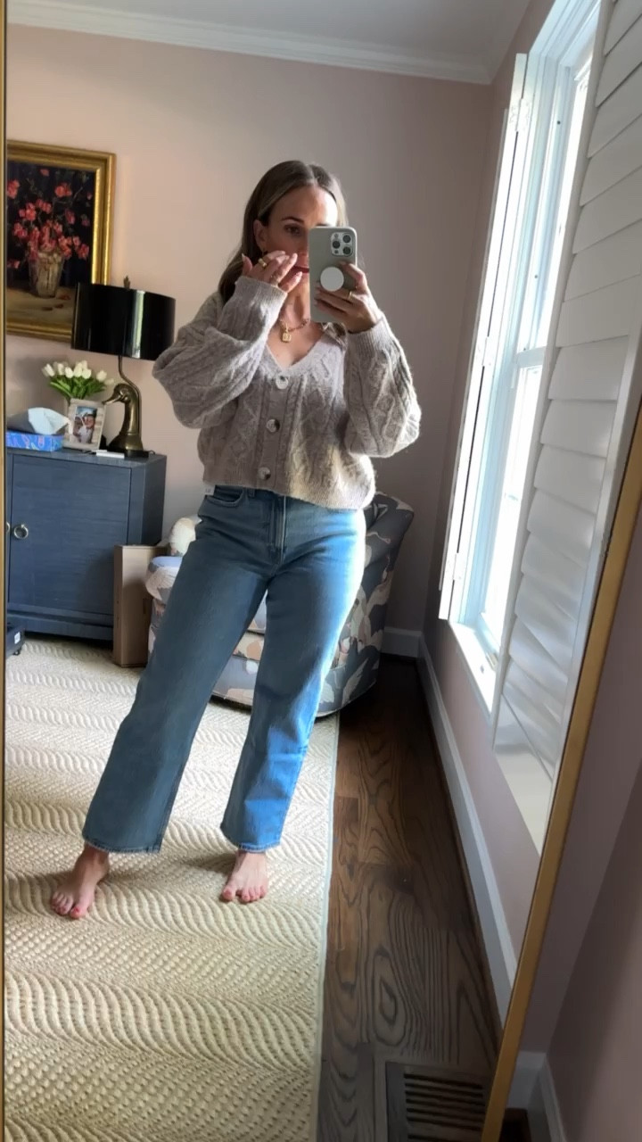 Super flattering straight leg jeans that run true to size. Under $100 and so comfortable! This is a 27 Short, and I’m 5’1” for reference.

#LTKFindsUnder100 #LTKStyleTip #LTKSeasonal