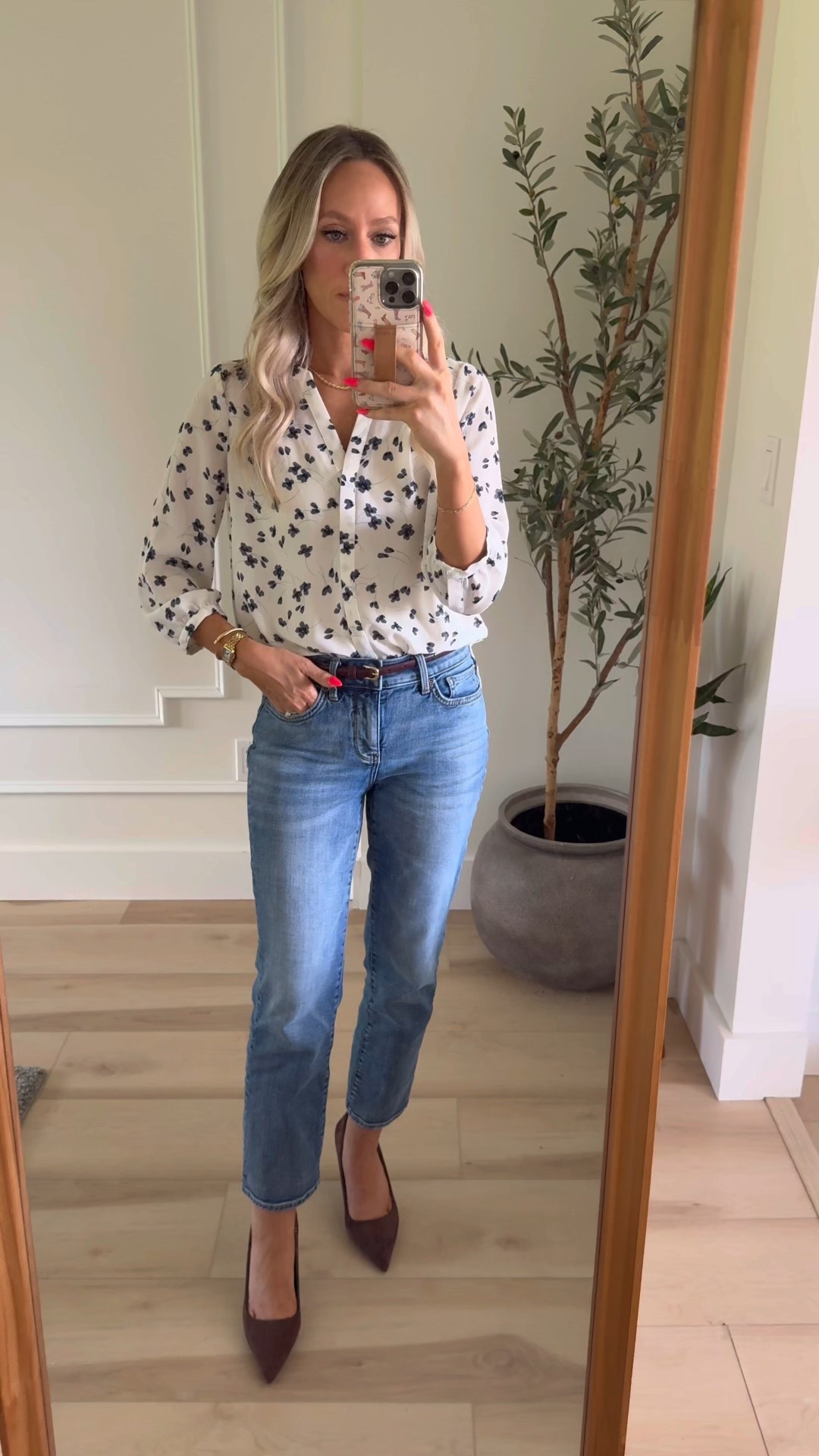 Wearing XXS in shirts 
Wearing OP in pants 

White bootcut jeans, ankle jeans, work top, teacher outfit, teacher style,
Office outfit, office style, petite style,
Midsize outfit, long jeans 
Workwear


#LTKFindsUnder100 #LTKTravel #LTKWorkwear