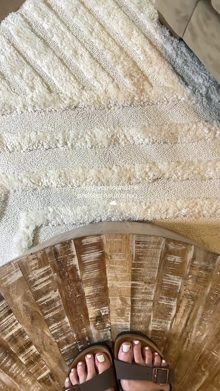 this rug completely changed the feel of my living room ♡ it’s soft, neutral, and adds just enough texture without being too much i love how it brightens everything up and makes the space feel more cozy and put together it’s one of those pieces that instantly makes your home feel finished without overthinking it

#ltkhome #cozyhome #livingroominspo

neutral area rug ivory rug living room rug ideas cozy living room decor home styling ideas soft shag rug modern home decor neutral home aesthetic rugs usa review
