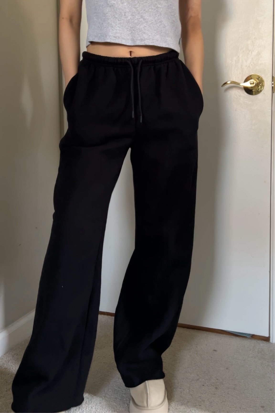 Aritzia flutter mega sweatpants in size xs

Size reference 24/25 waist, 105 lbs., 5’3

#LTKCyberWeek #LTKHoliday #LTKGiftGuide