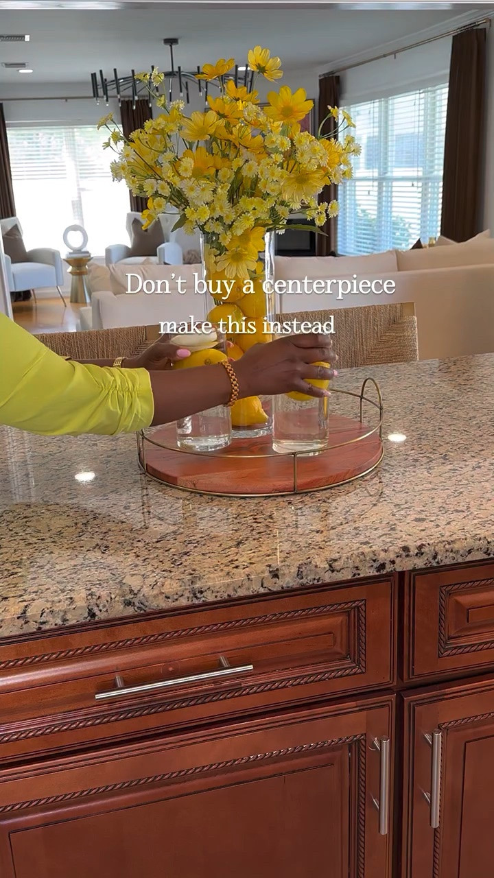 The temperatures are rising, and if your kitchen needs a little refresh… try this lemon centerpiece🍋

It’s simple, fresh, and perfect for your kitchen island or an outdoor summer gathering.

Save this idea for later✨
.
.
.
.
.
.
#summerdecor #diycenterpiece #kitchendecor #lemondecor #homedecorideas