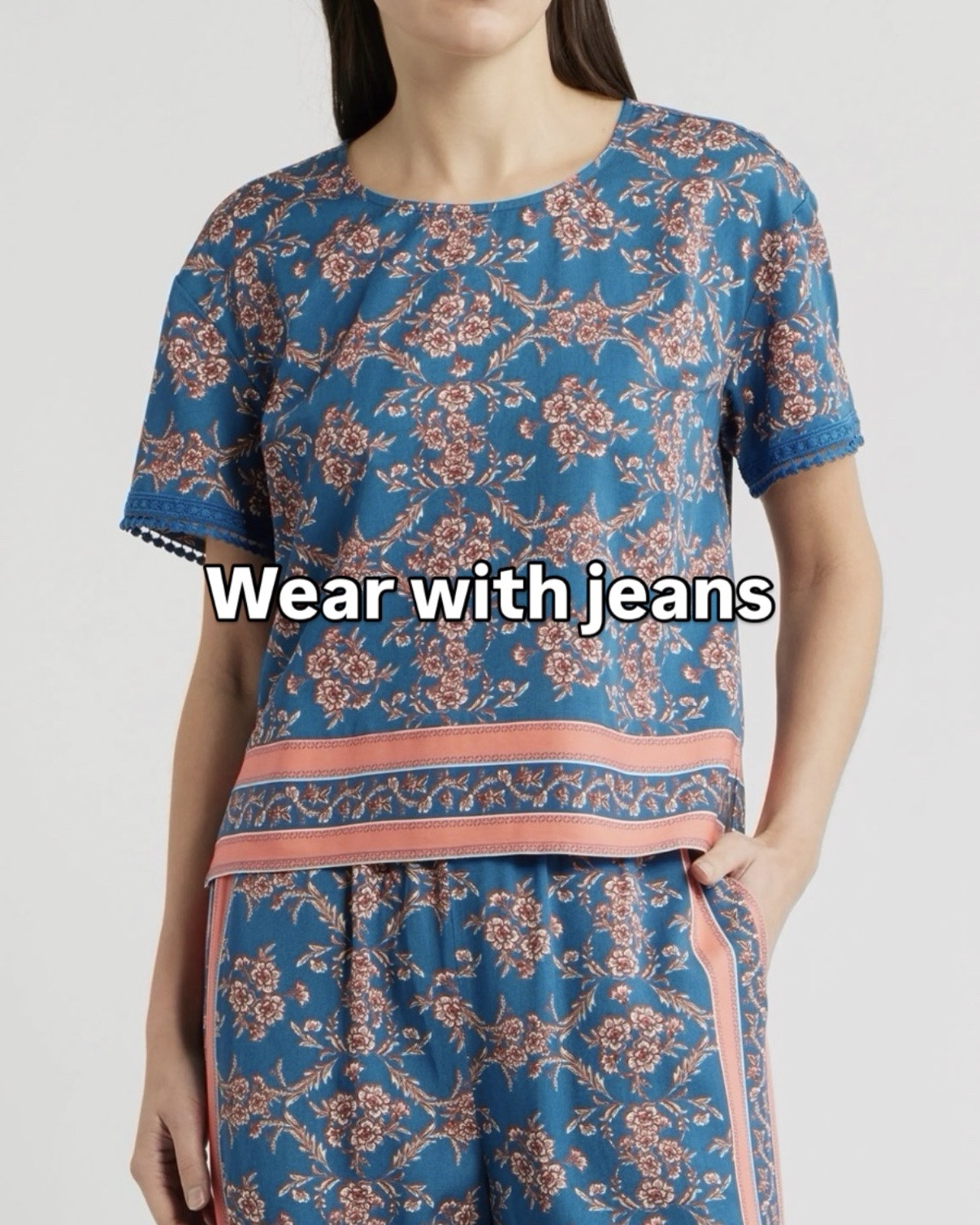 This matching outfit is so cute!