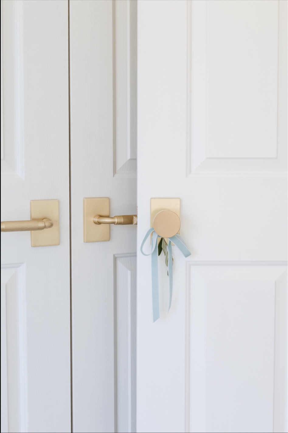 Take your home to the next level with new door knobs! These are high quality satin brass!

Home, home design, brass, doorknobs, door knob, reno, hardware

#LTKhome #LTKHoliday #LTKSeasonal