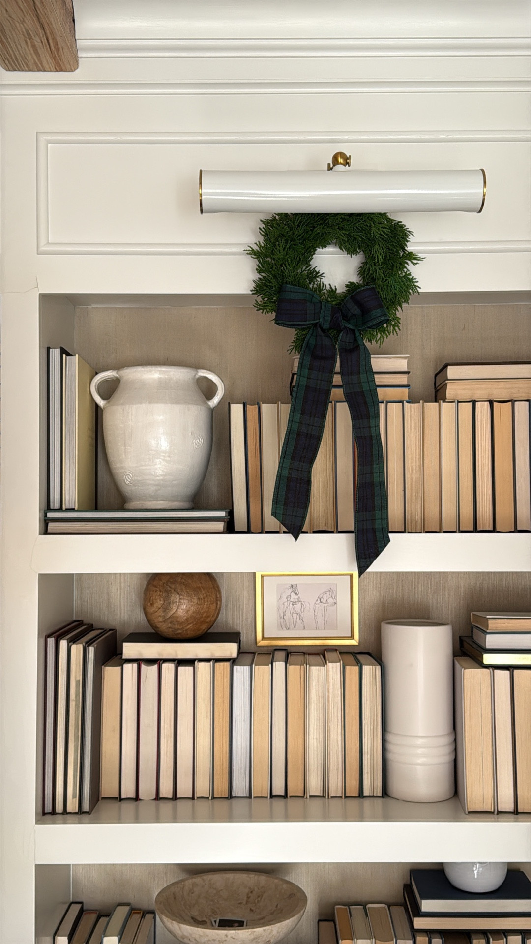 Our living room built-in decorated for the holidays… 


#LTKHome #LTKHoliday