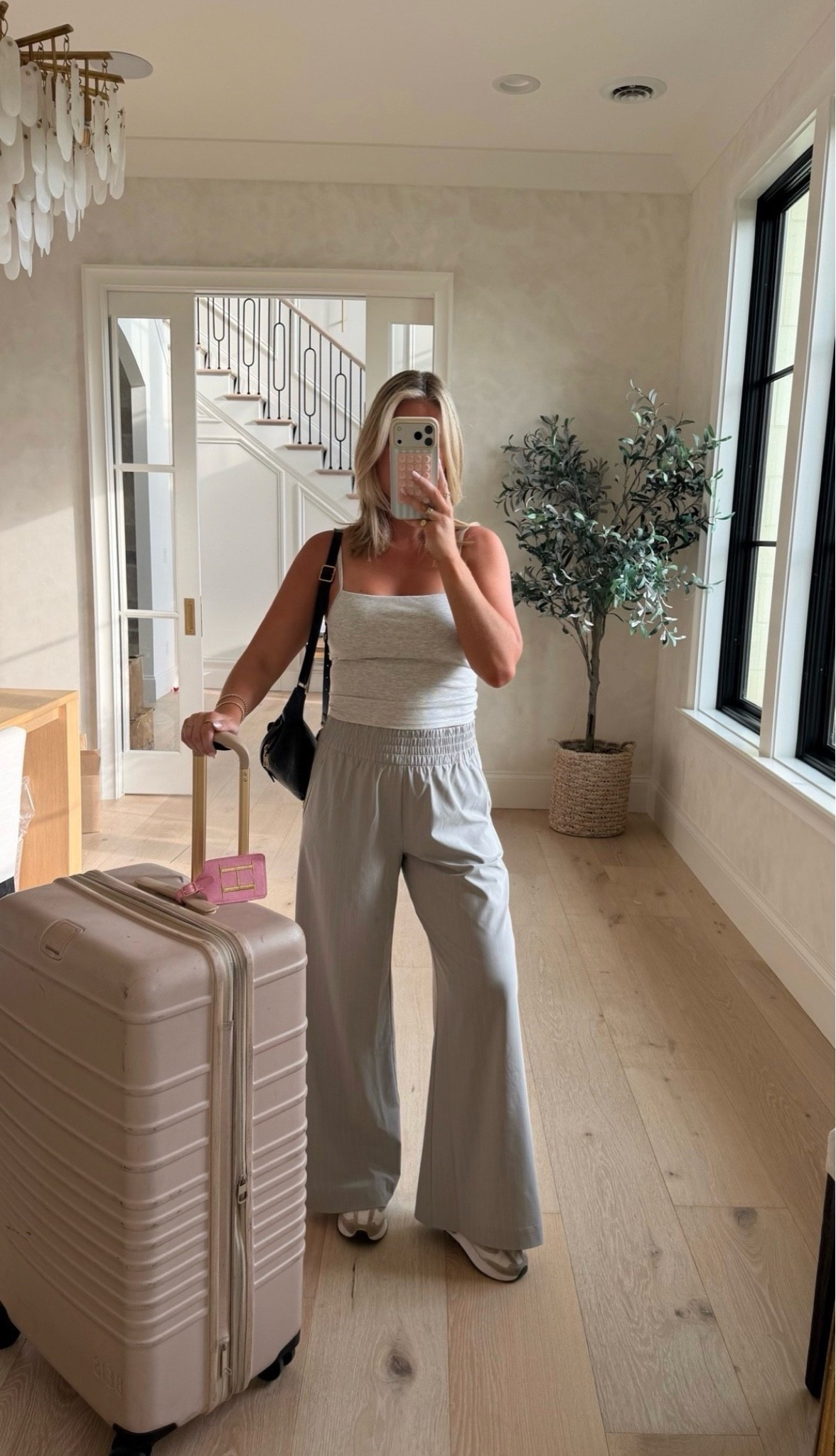 Wearing this comfy chic lounge set for my travel day I just got from @Vuori US! I’m gonna need more colors in these pants they are so good!

#LTKootd #LTKActive